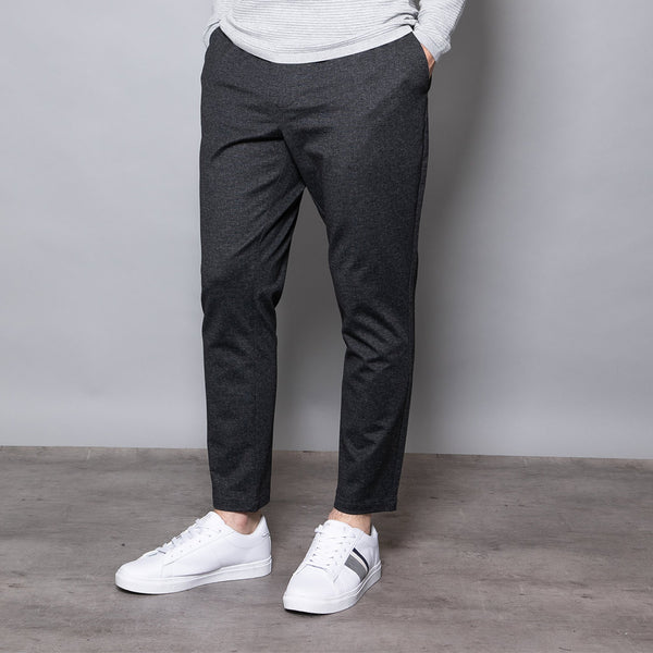 Ezrah Twill Jogger Trousers In Charcoal